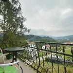 Raj Z Widokiem Na Panorame Gorska